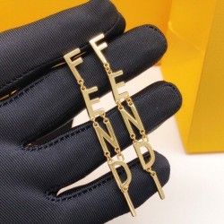 Earrings with the impression of a fashionable senior 2023SS FENDI Fendi